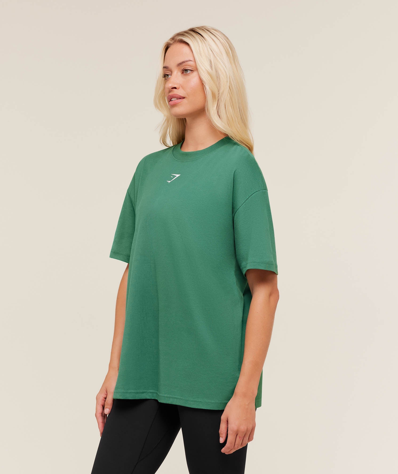 gymshark-trace-graphic-oversized-t-shirt-ss-tops-green-aw25