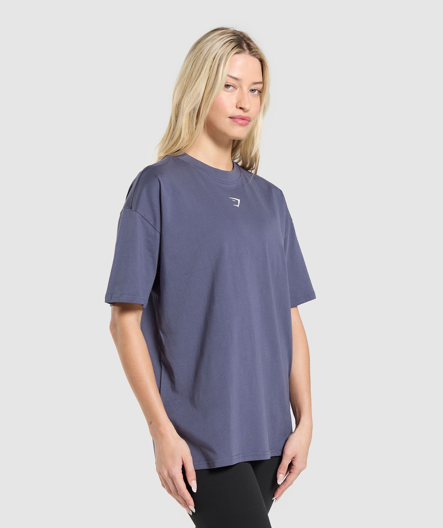 gymshark-trace-graphic-oversized-t-shirt-ss-tops-purple-ss25