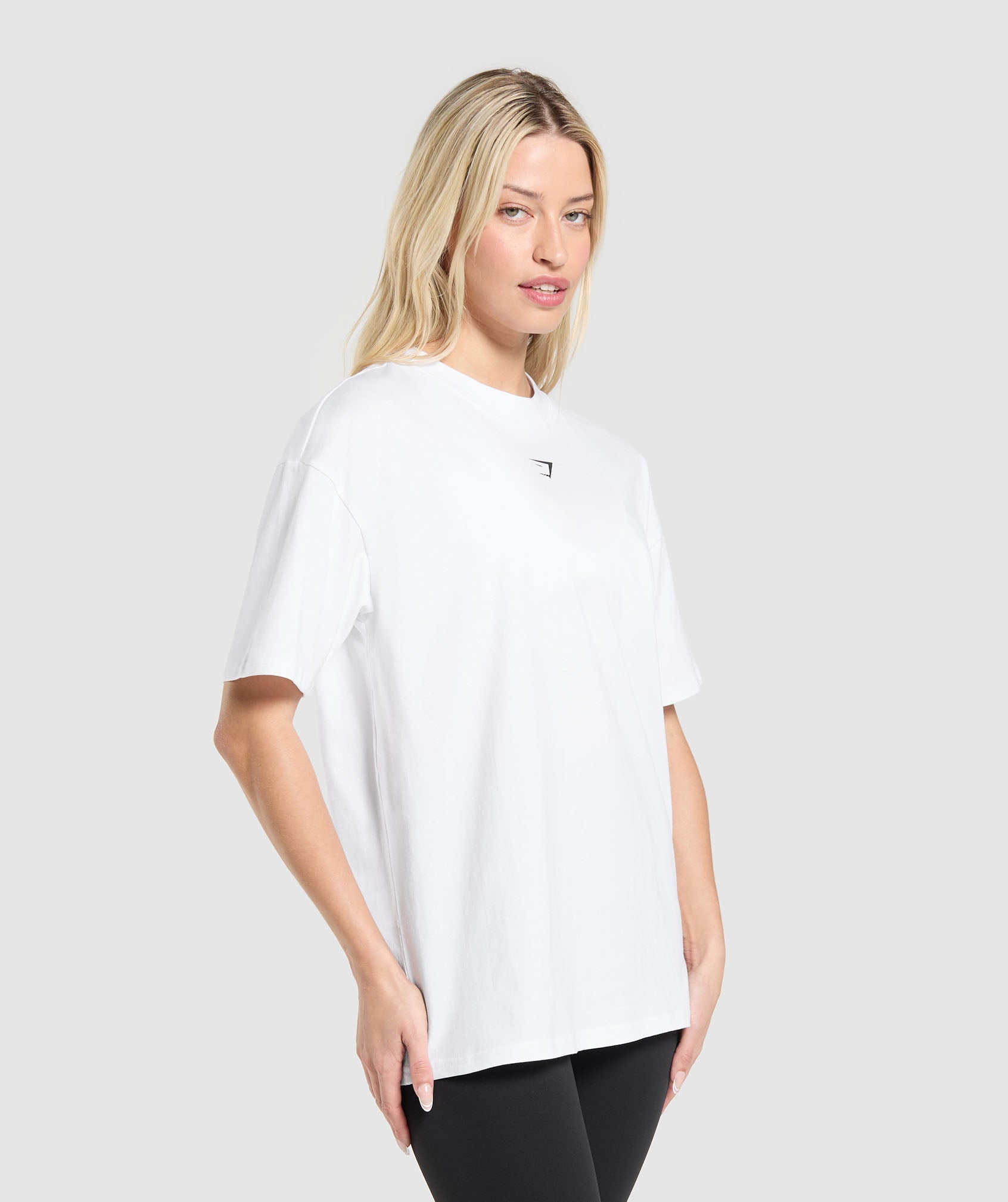 gymshark-trace-graphic-oversized-t-shirt-ss-tops-white-ss25