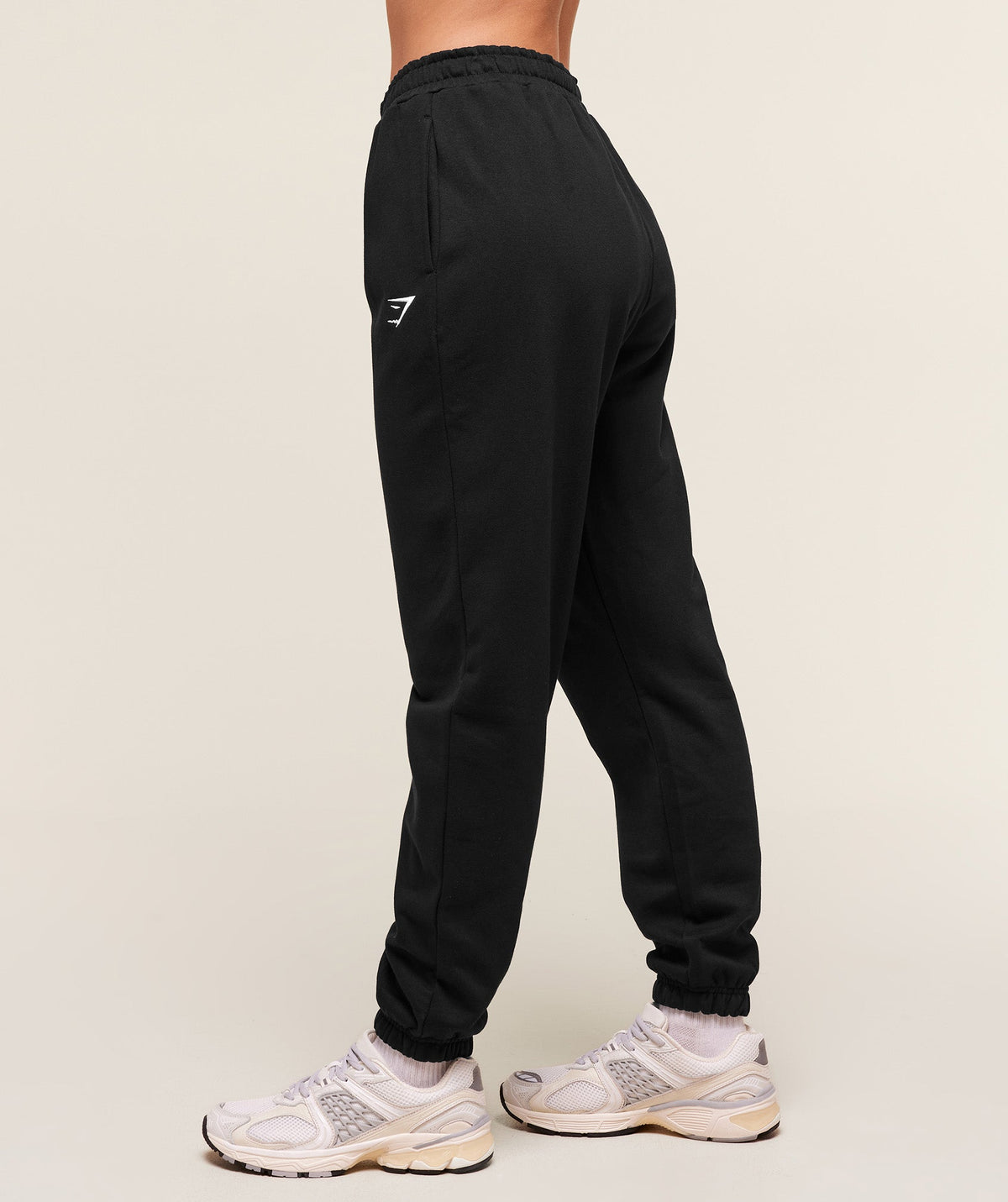 gymshark-training-fleece-joggers-black-aw23