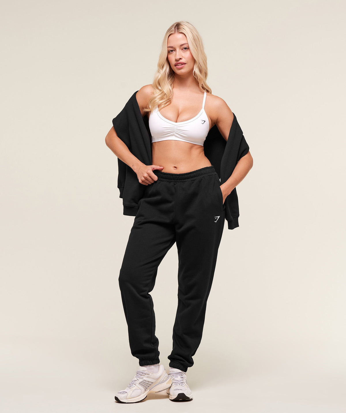 gymshark-training-fleece-joggers-black-aw23