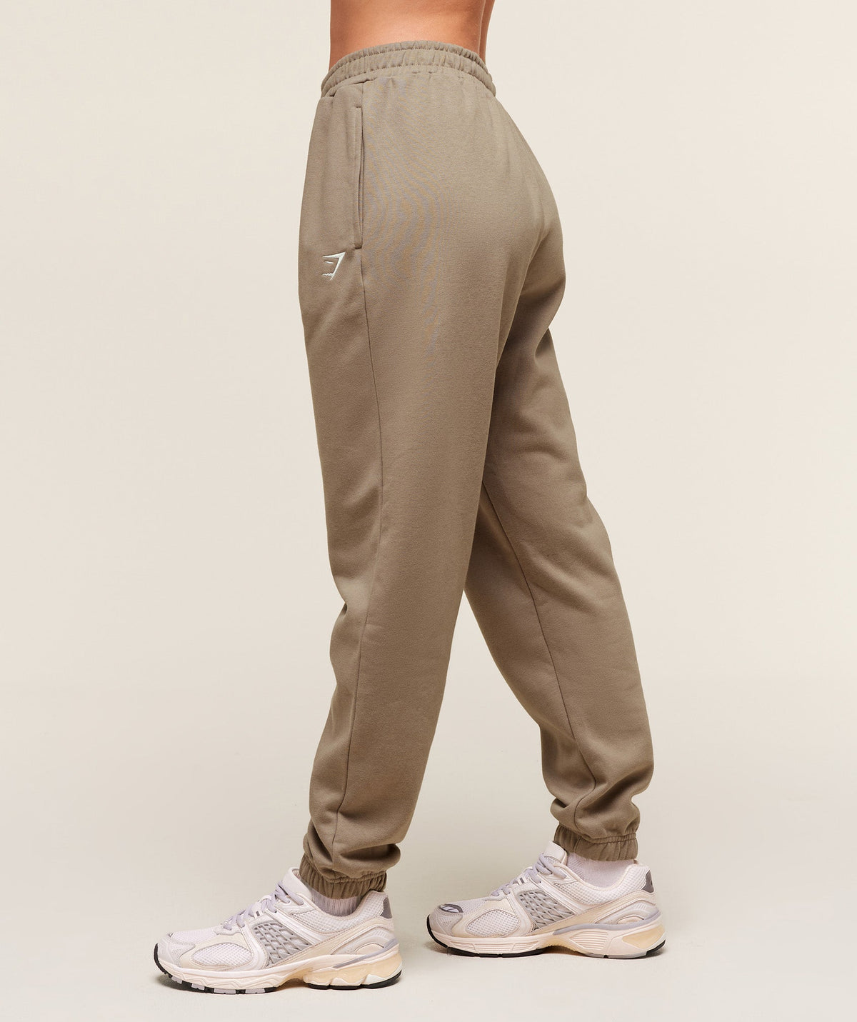 gymshark-training-fleece-jogger-pants-brown-aw25