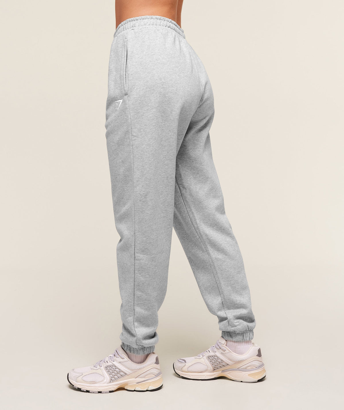 gymshark-training-fleece-short-jogger-pants-grey-ss25