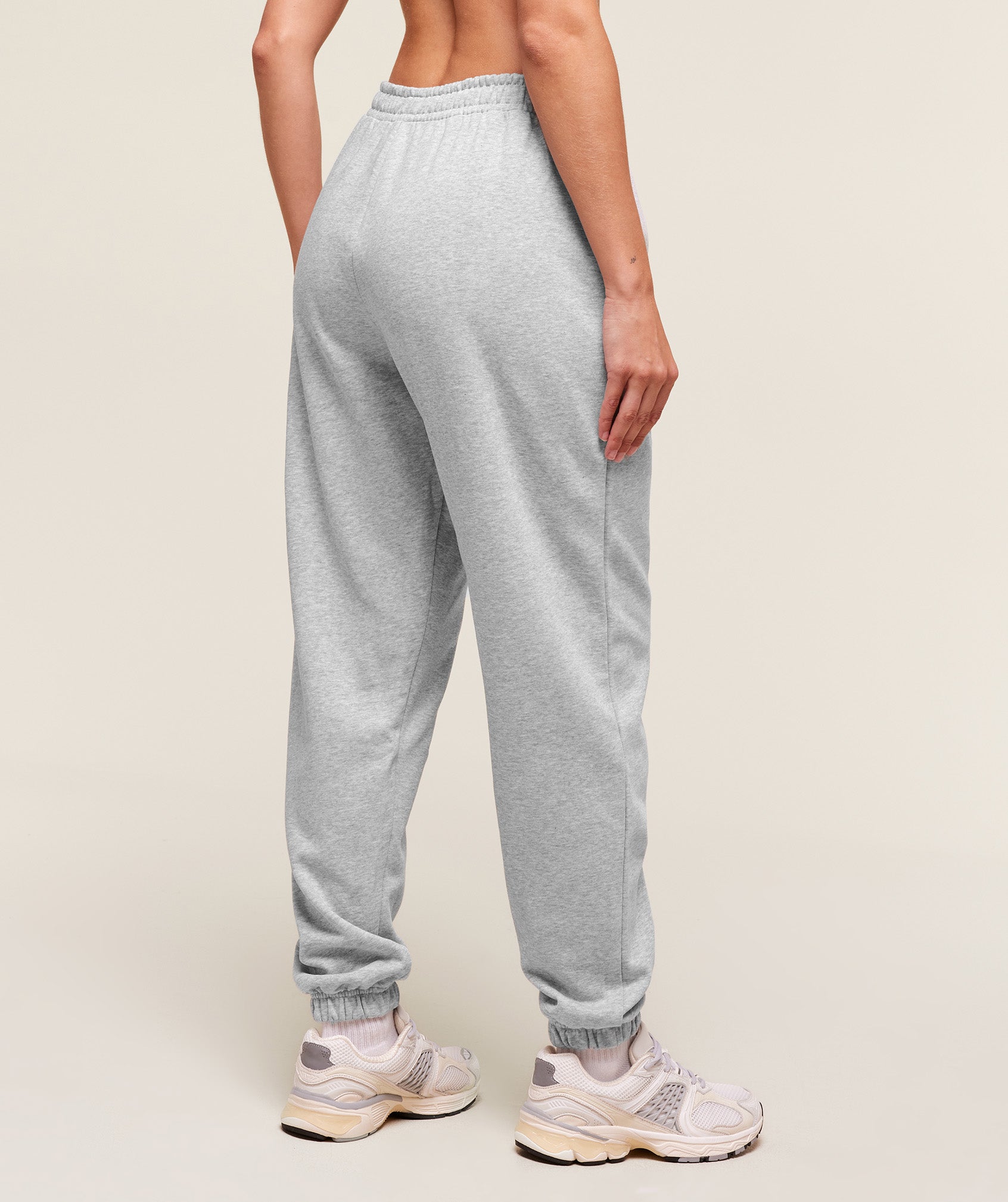 gymshark-training-fleece-short-jogger-pants-grey-ss25