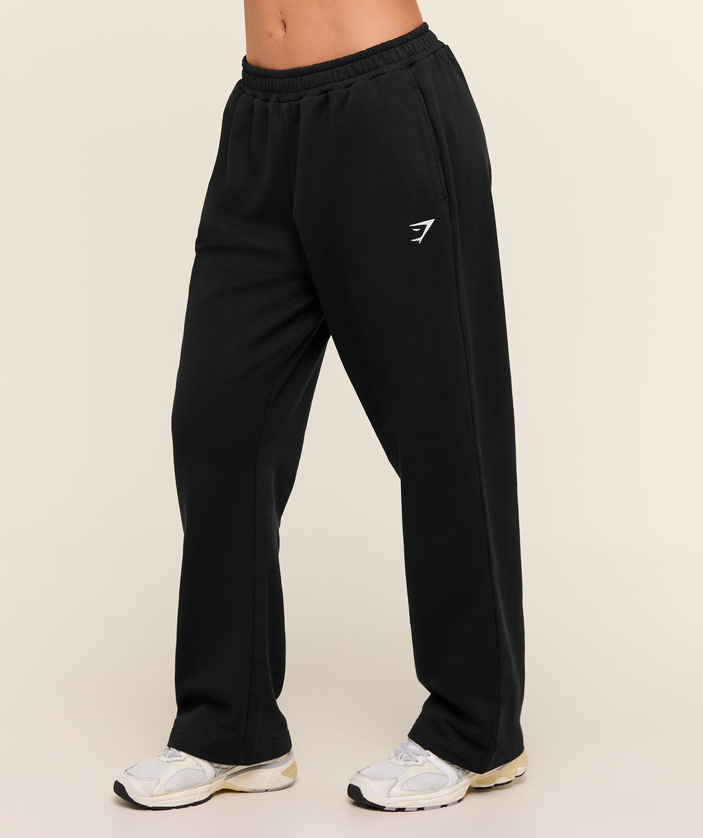 gymshark-training-fleece-straight-leg-joggers-black-ss25
