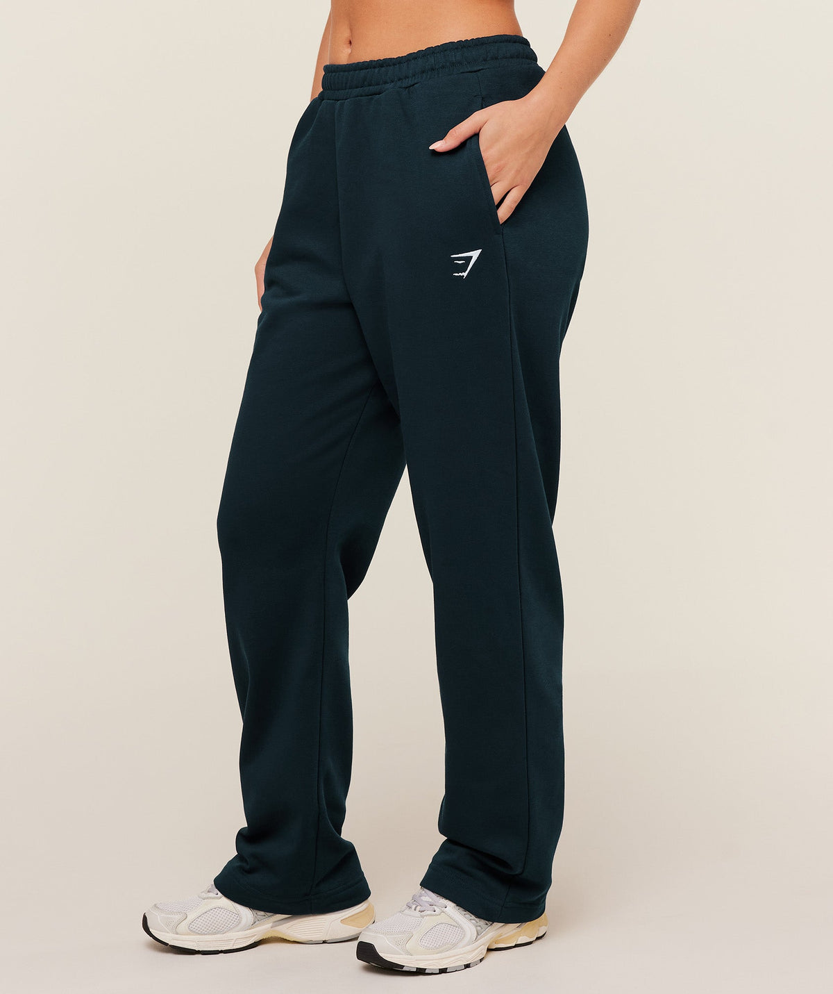 gymshark-training-fleece-straight-leg-jogger-pants