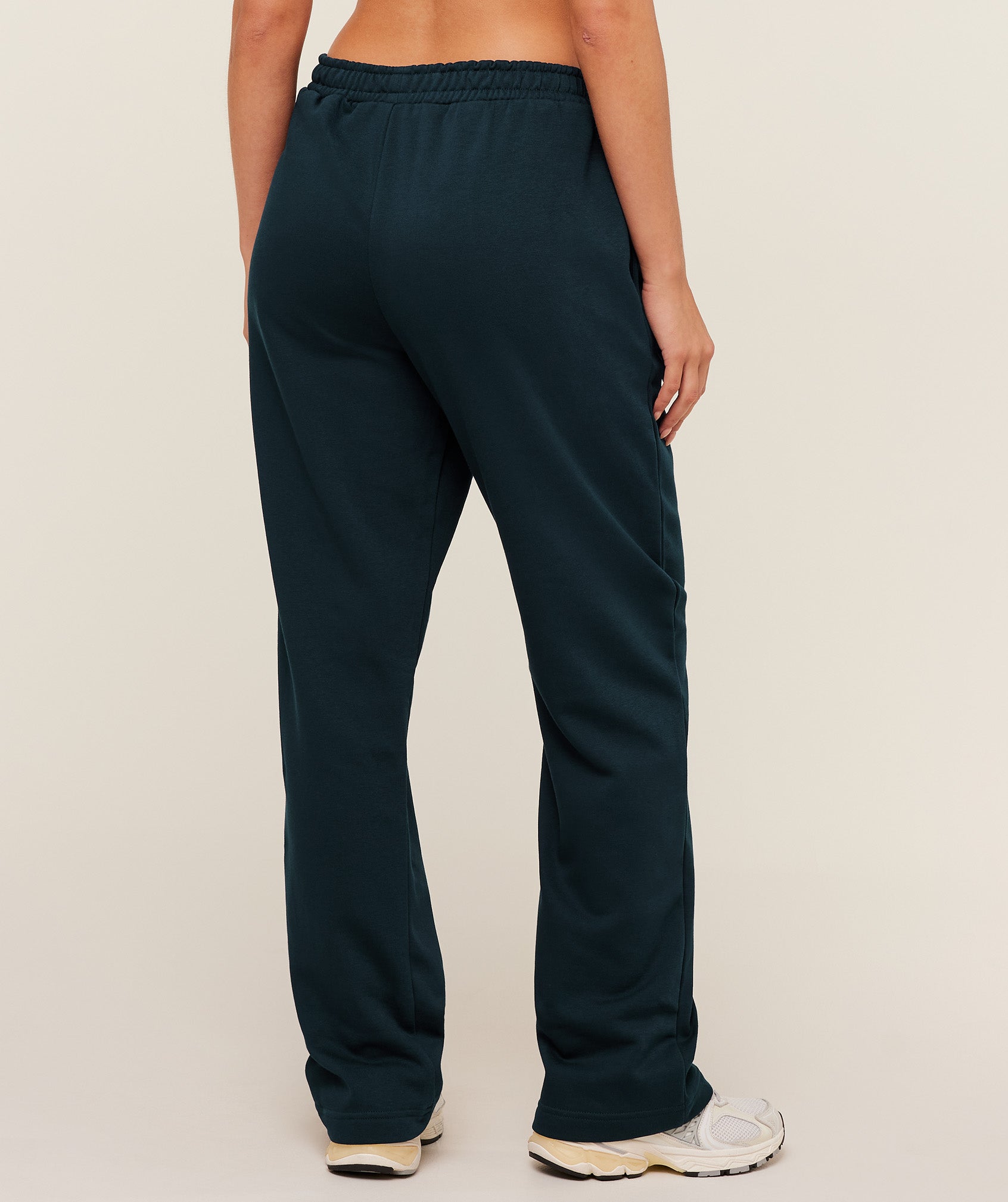 gymshark-training-fleece-straight-leg-jogger-pants