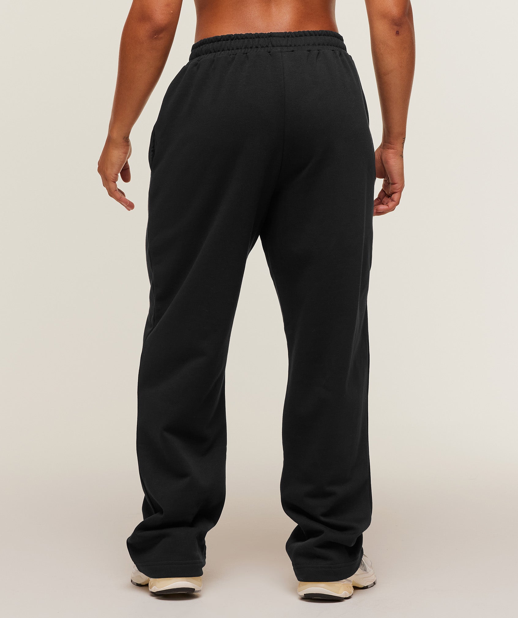 gymshark-training-fleece-straight-leg-short-pant-pants-black-aw25