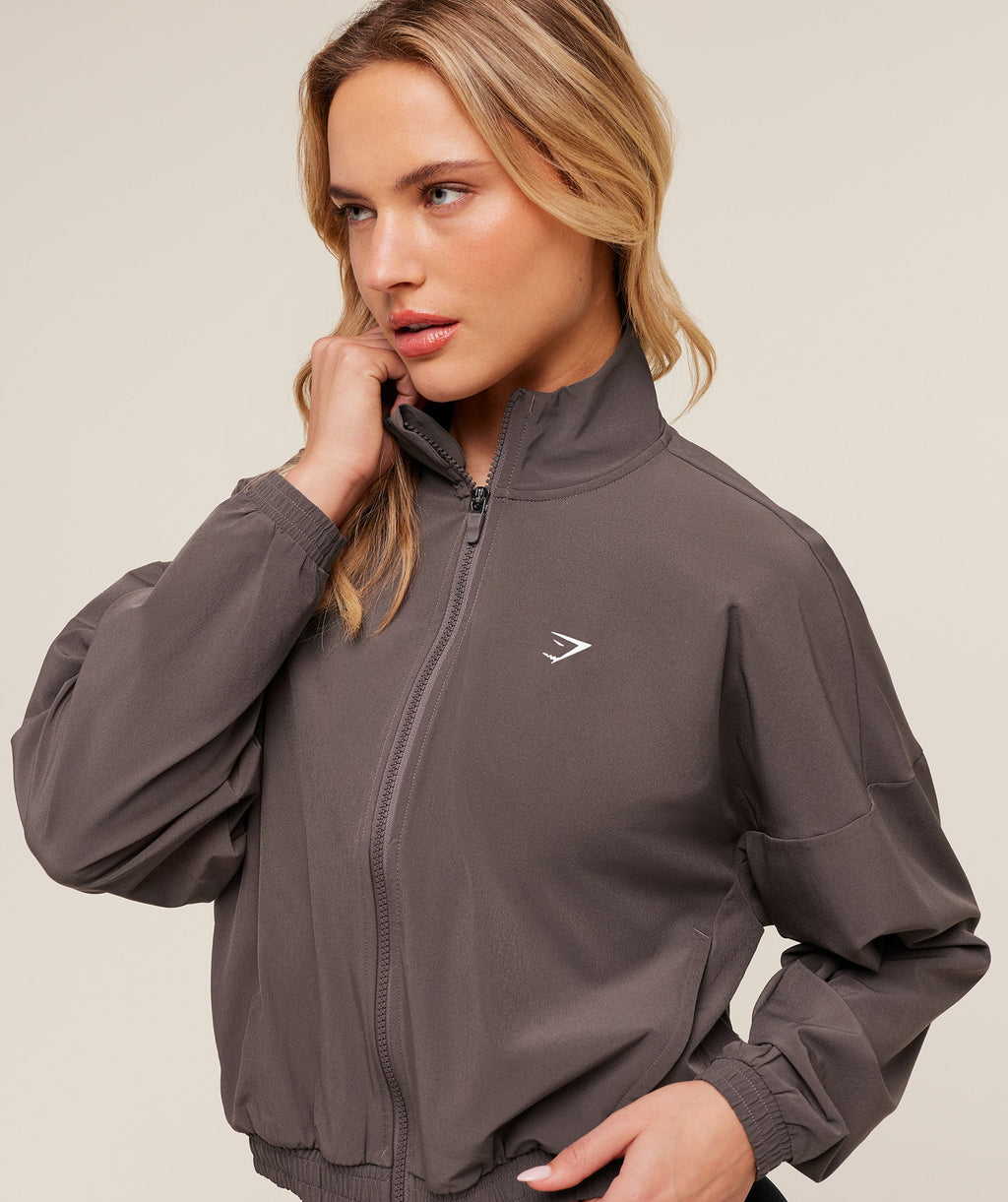 gymshark-training-everyday-woven-jacket-jackets-outerwear-brown-ss26
