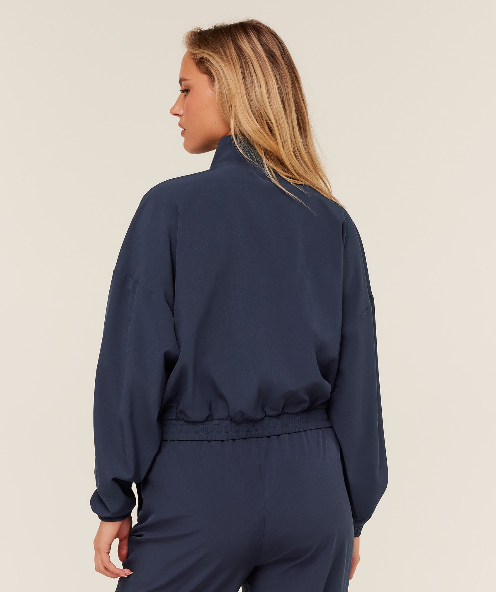 gymshark-training-everyday-woven-jacket-jackets-outerwear