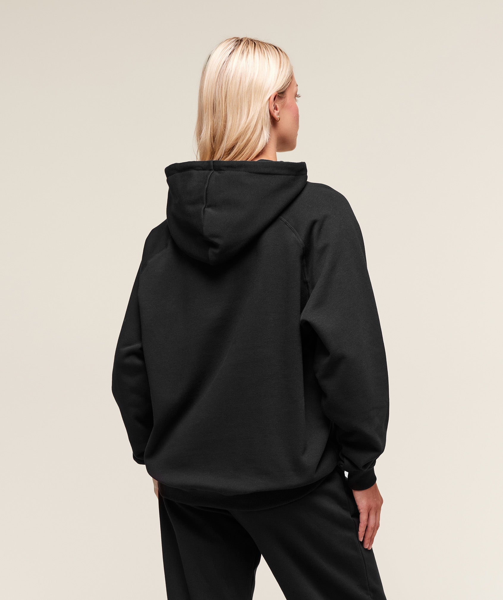 gymshark-training-oversized-fleece-hoodie-black-aw23