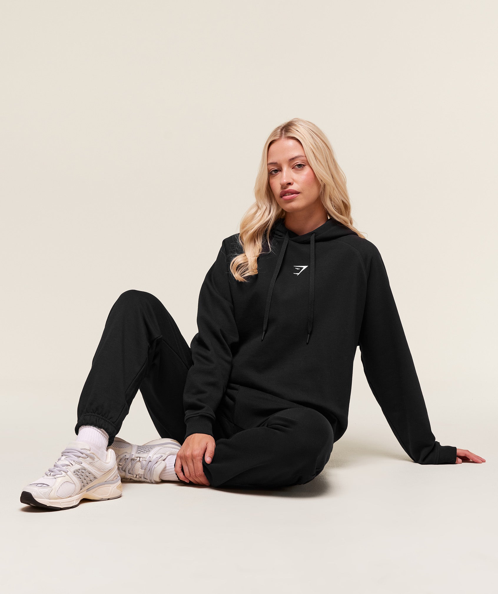 gymshark-training-oversized-fleece-hoodie-black-aw23