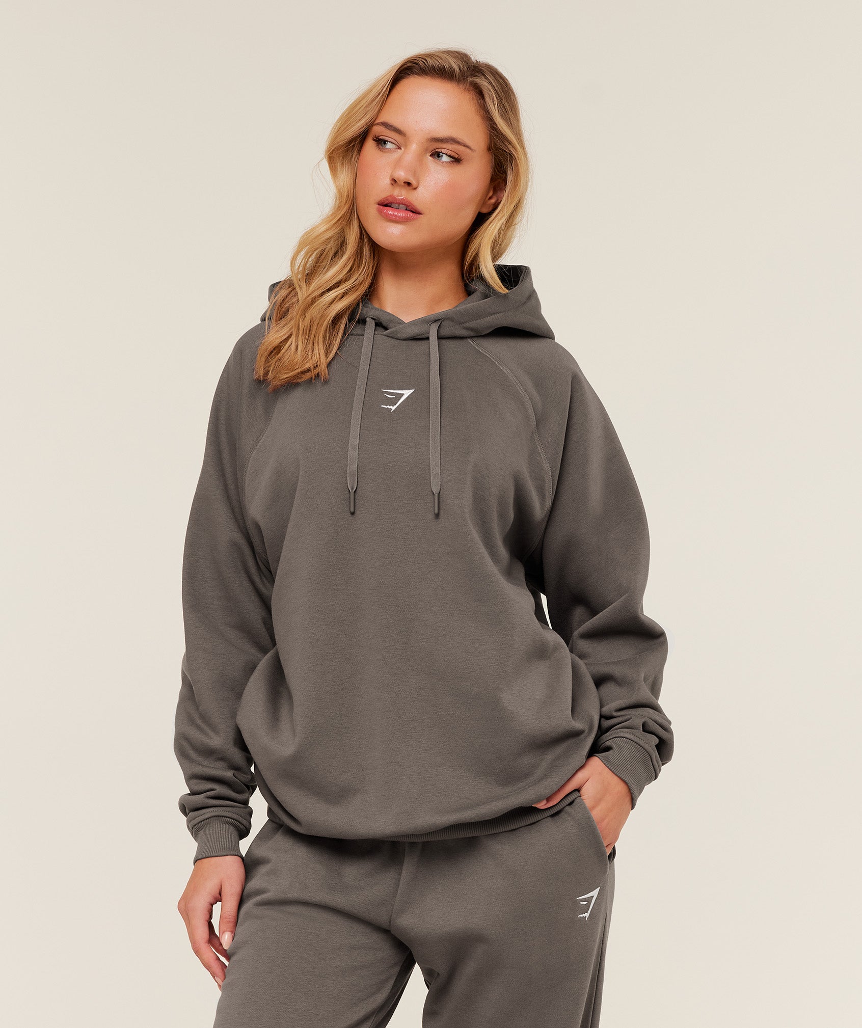 gymshark-training-oversized-fleece-hoodie-pullovers-brown-ss26