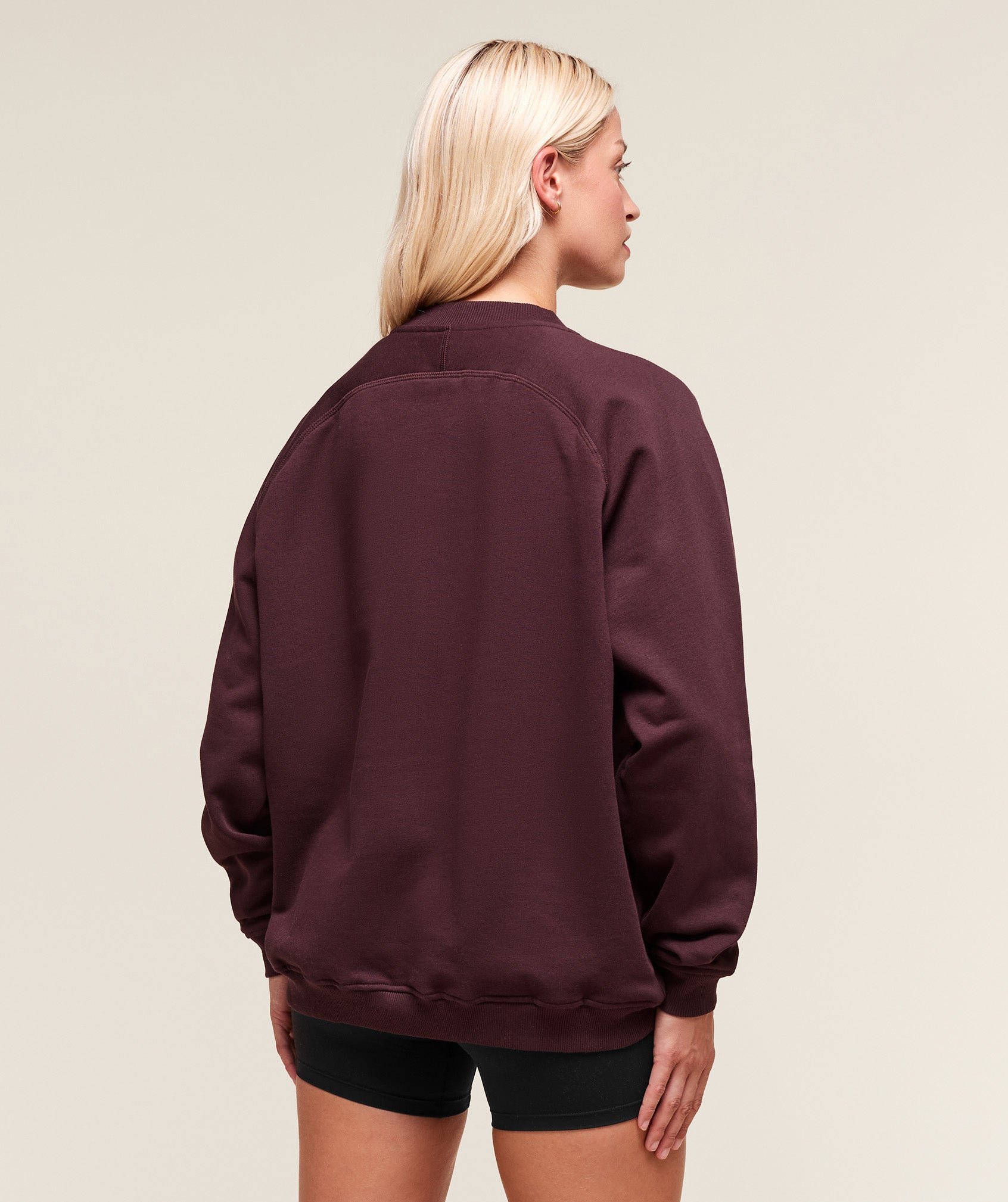 gymshark-training-oversized-fleece-sweatshirt-pullovers-purple-aw25