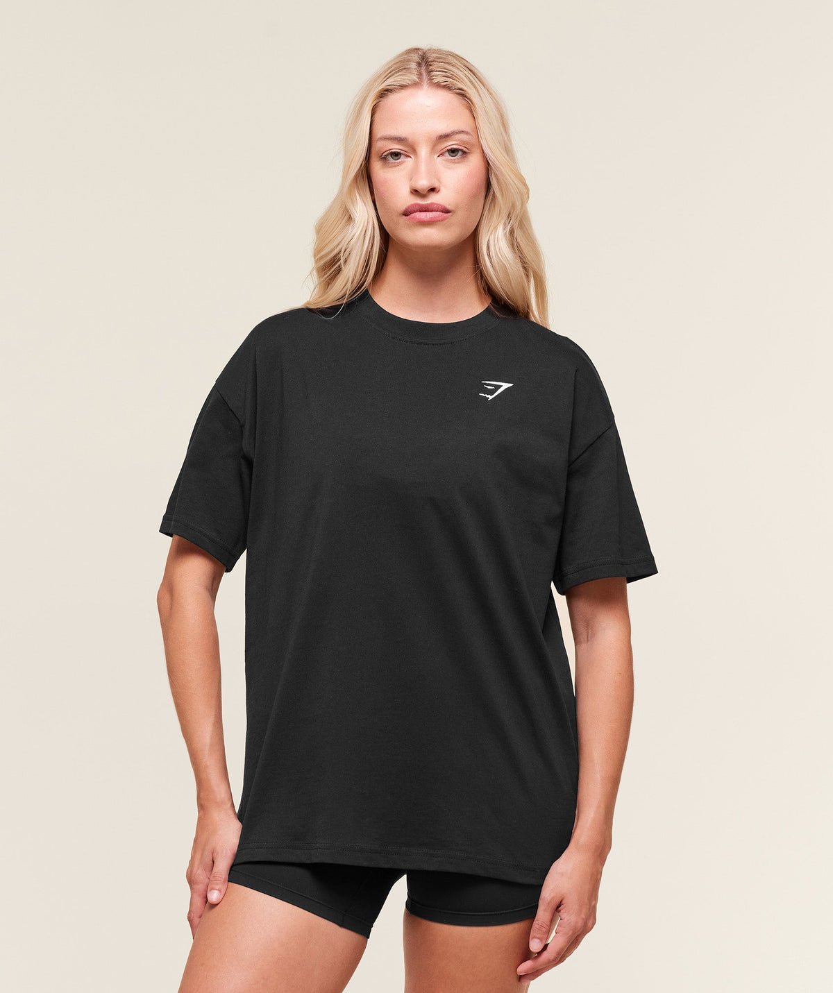 gymshark-training-oversized-t-shirt-black-logo