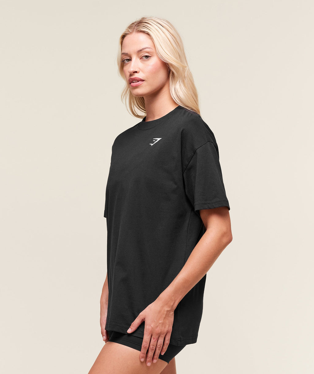 gymshark-training-oversized-t-shirt-black-logo
