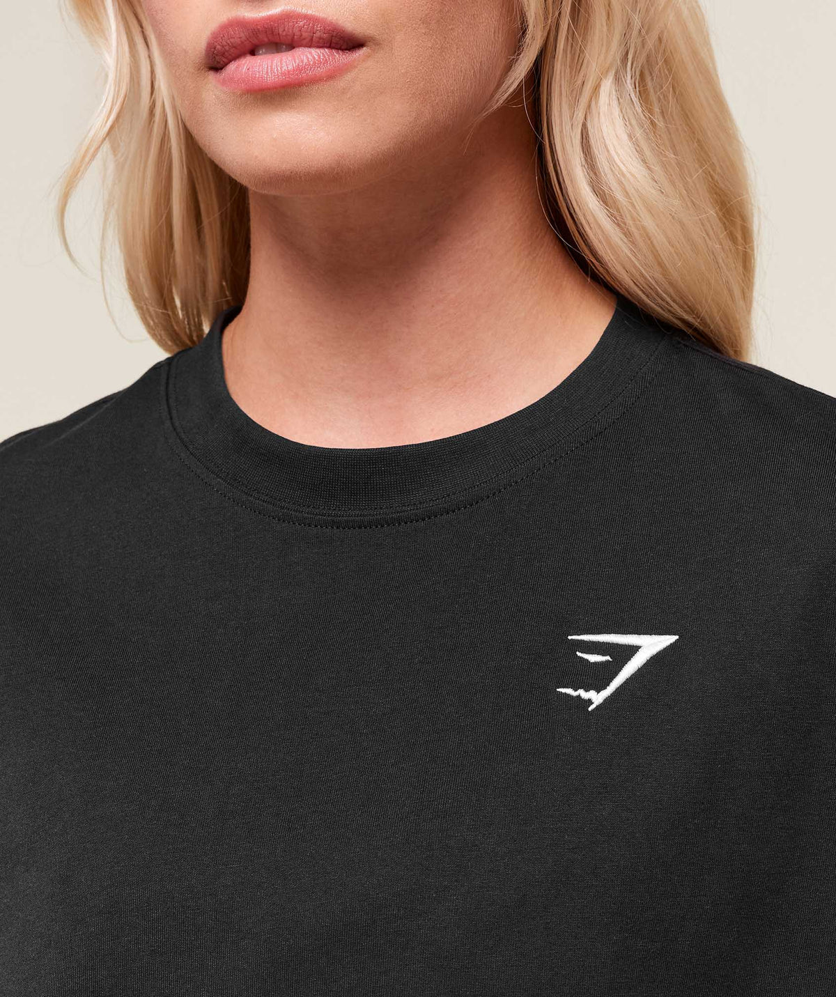 gymshark-training-oversized-t-shirt-black-logo