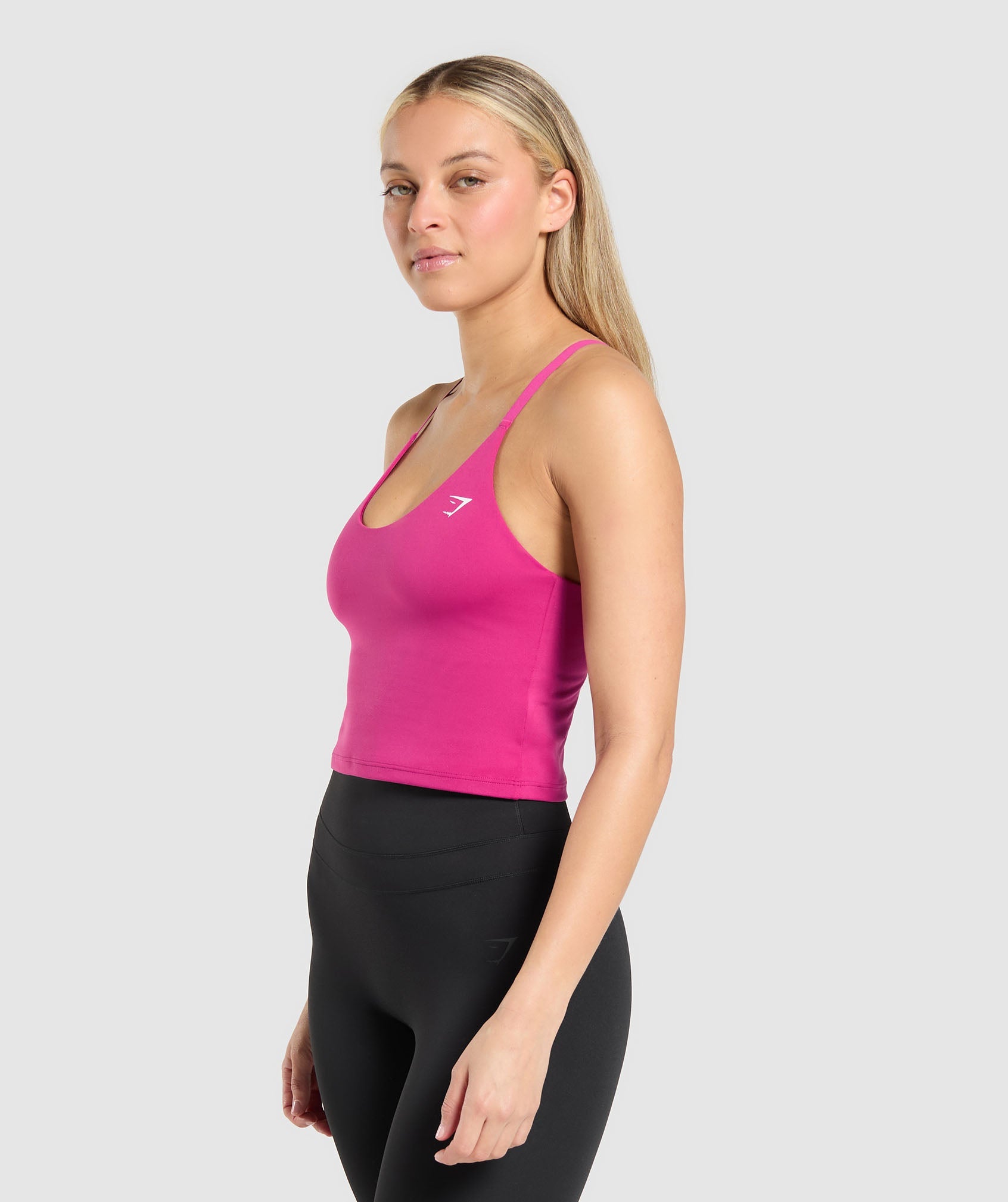 gymshark-training-cami-tank-with-shelf-winning-pink-ss25