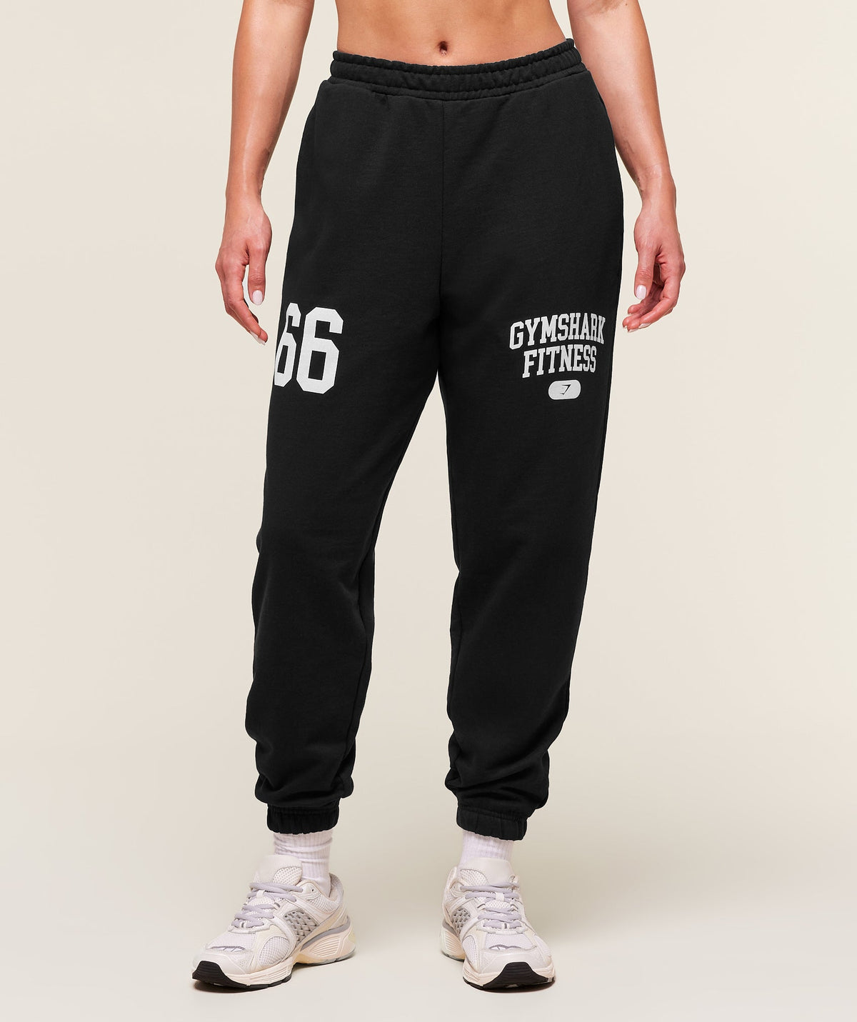 gymshark-varsity-graphic-oversized-jogger-pants-black-ss25