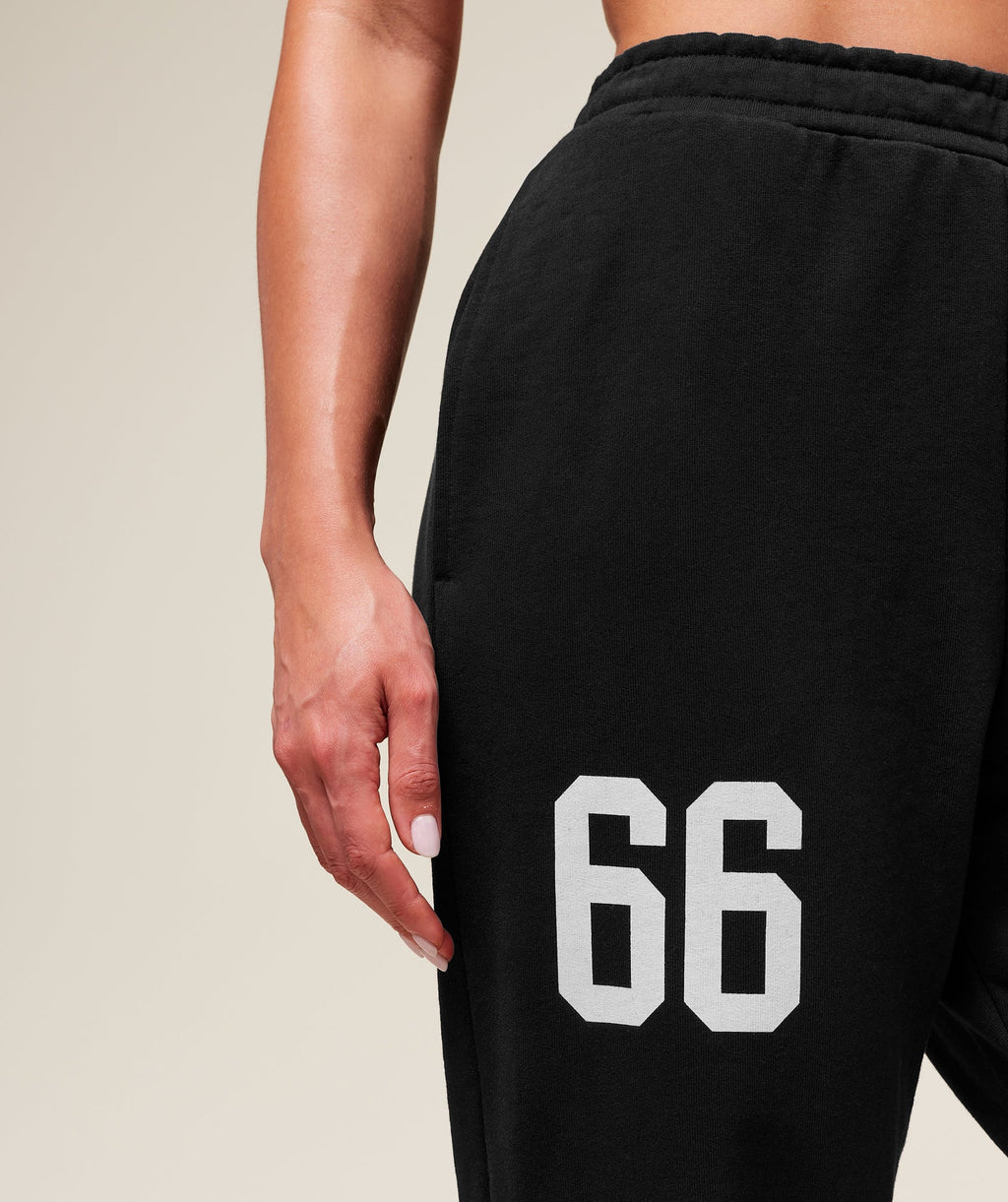 gymshark-varsity-graphic-oversized-jogger-pants-black-ss25