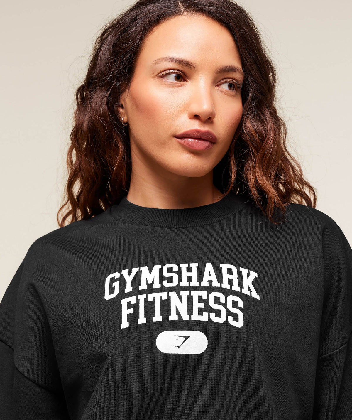 gymshark-varsity-graphic-pullover-pullovers-black-ss25