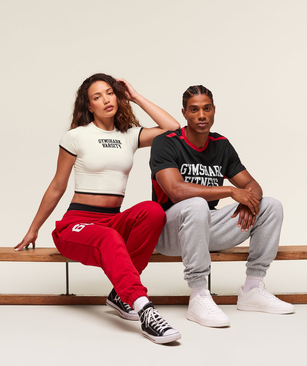 gymshark-varsity-tech-t-shirt-ss-tops-black-ss25