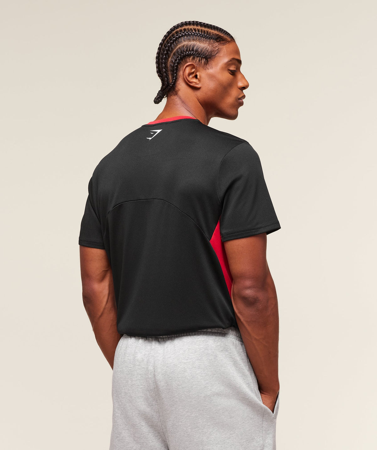 gymshark-varsity-tech-t-shirt-ss-tops-black-ss25