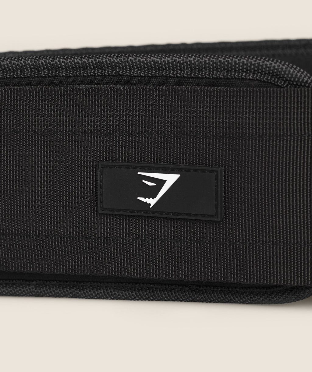gymshark-velcro-weightlifting-belt-black-aw24