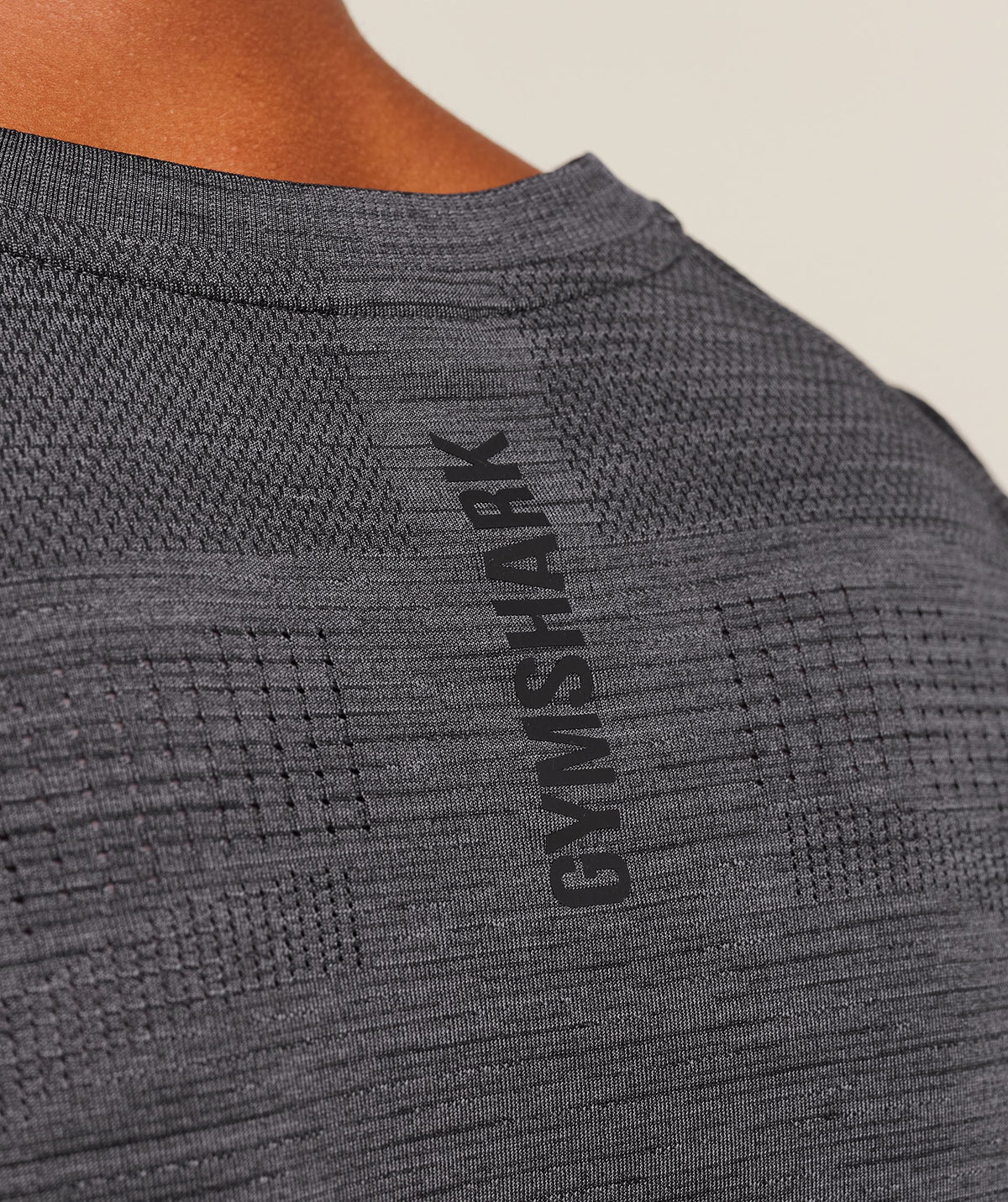 gymshark-versatile-seamless-long-sleeve-t-shirt-ls-tops-grey-aw25