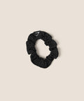 gymshark-vital-frill-scrunchie-headwear-black-aw25