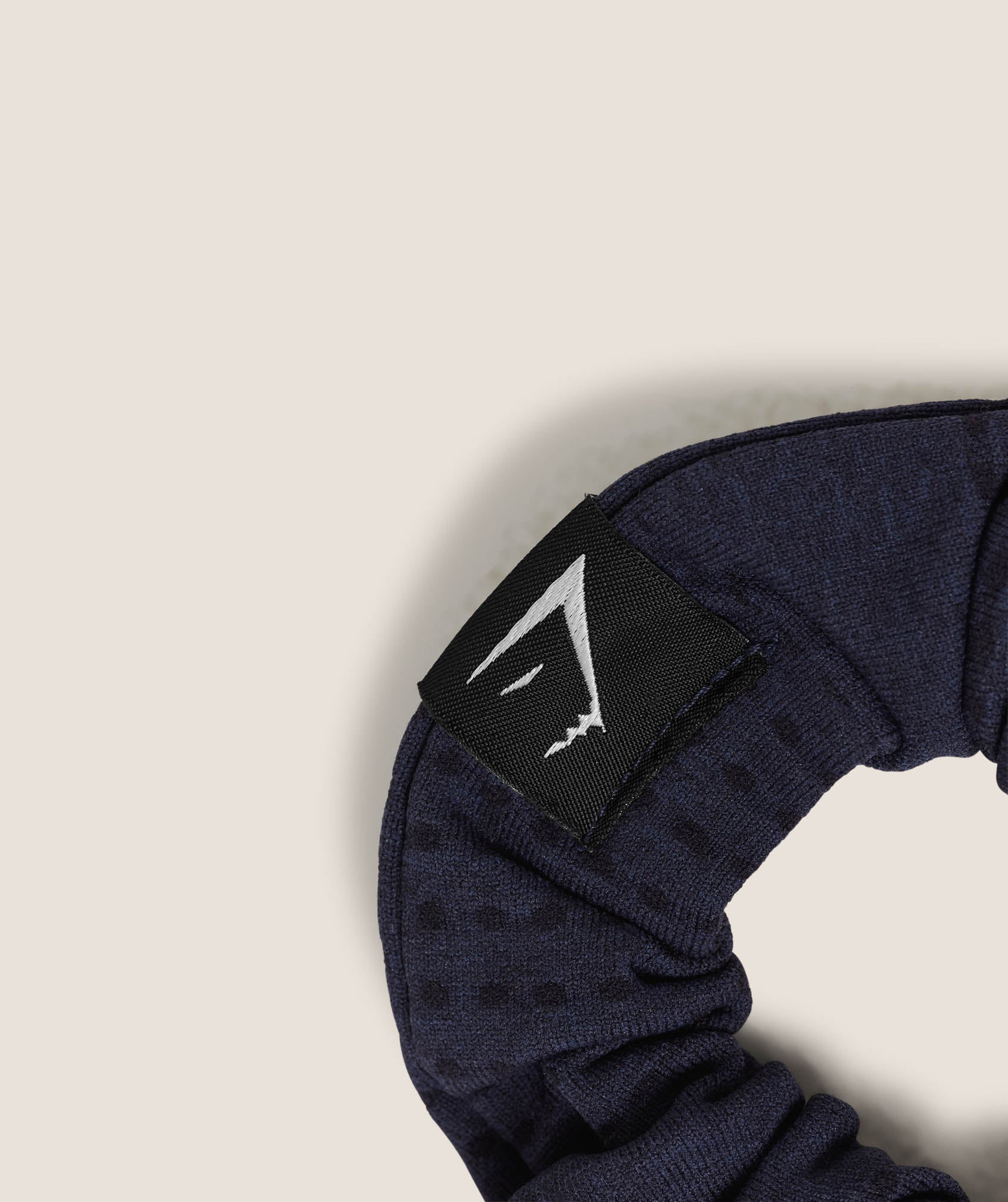 gymshark-vital-frill-scrunchie-headwear-1
