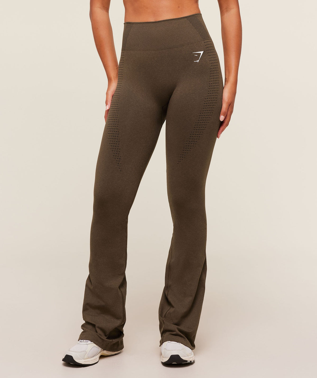 gymshark-vital-sculpt-seamless-flared-legging-leggings-brown-aw25