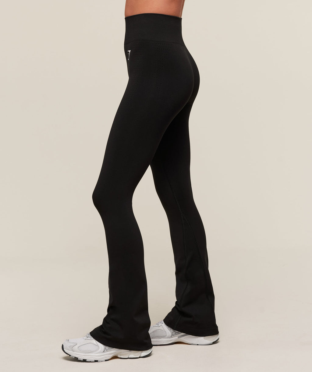 gymshark-vital-sculpt-seamless-flared-legging-leggings-black-ss25