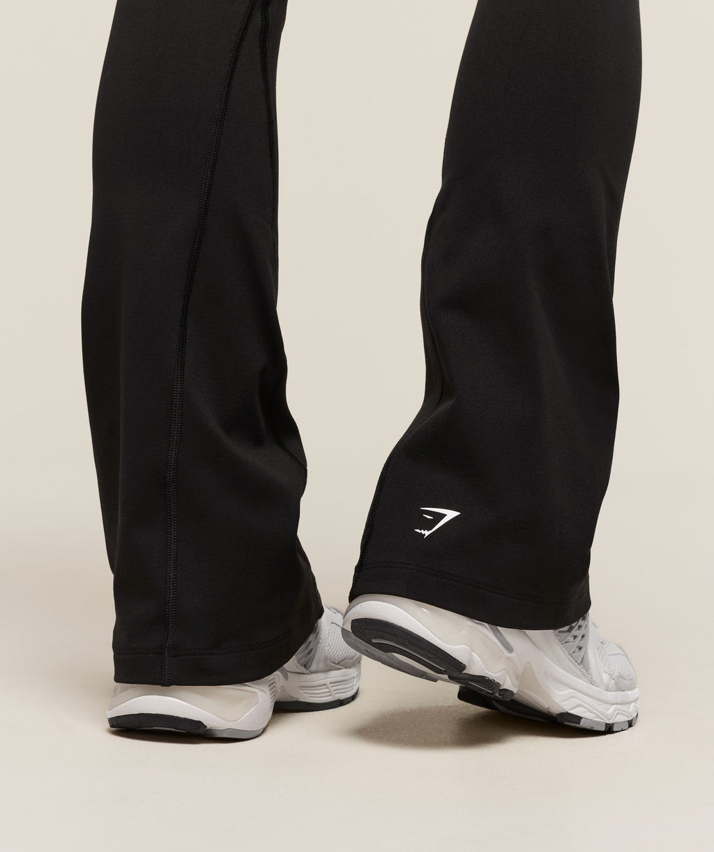 gymshark-vital-sculpt-seamless-flared-legging-leggings-black-ss25
