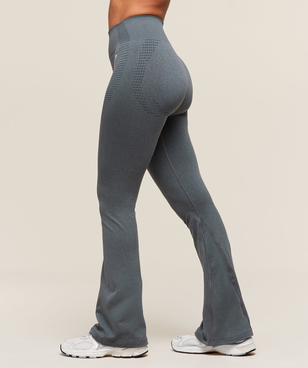 gymshark-vital-sculpt-seamless-flared-legging-leggings-grey-ss25
