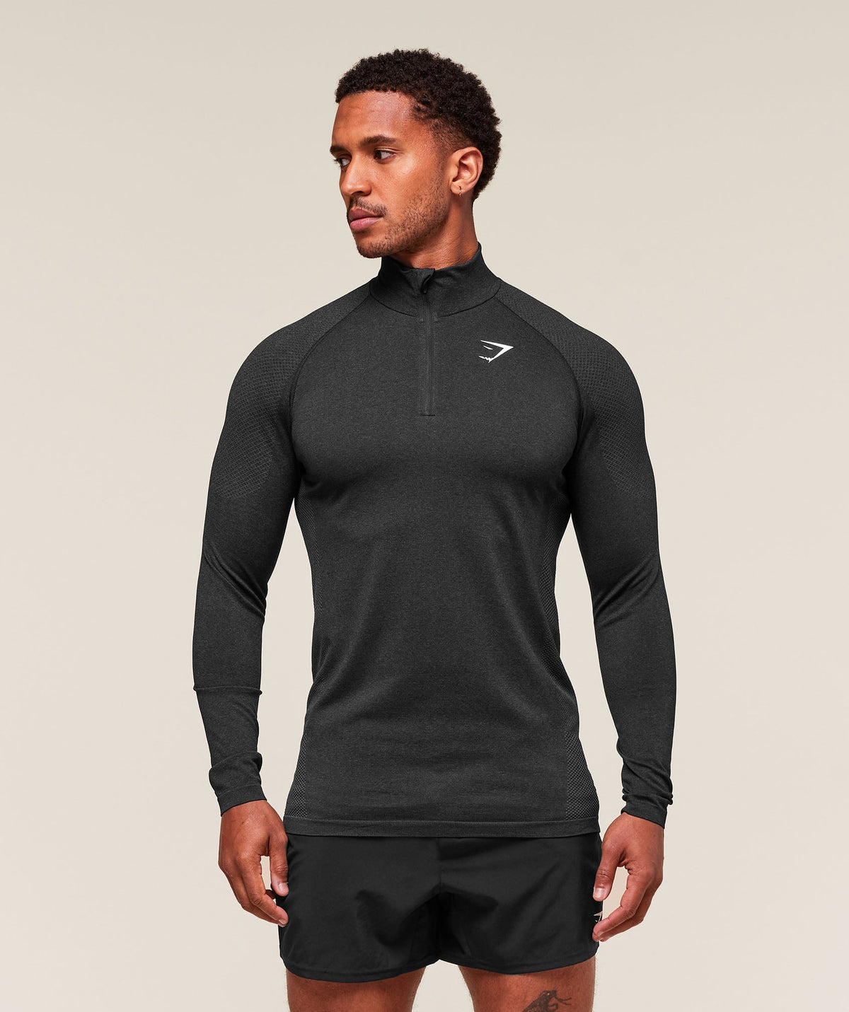 gymshark-vital-seamless-1-4-zip-black-silhouette-grey-aw22