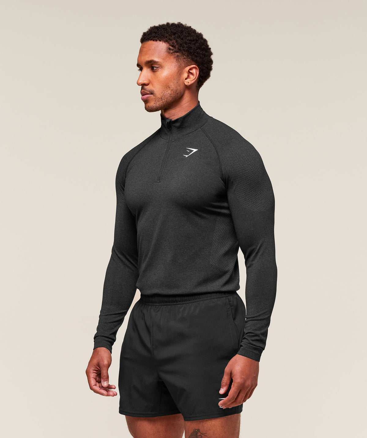 gymshark-vital-seamless-1-4-zip-black-silhouette-grey-aw22