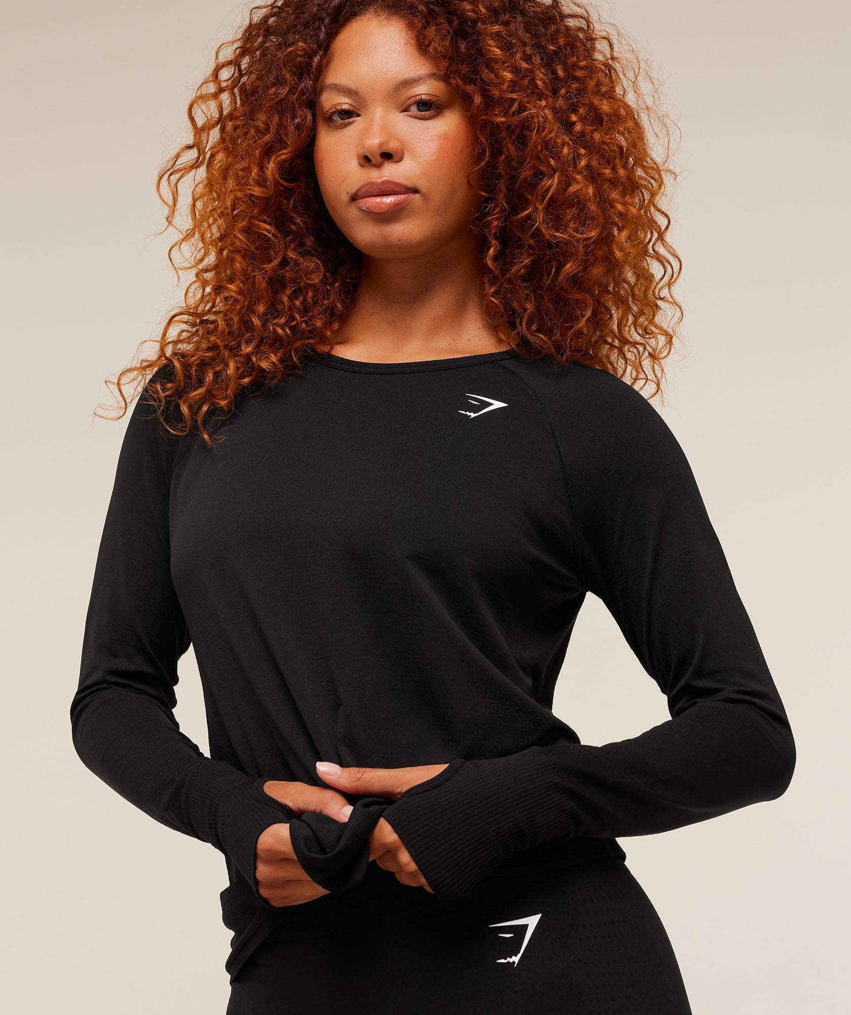 gymshark-vital-seamless-2-0-light-long-sleeve-top-ls-tops-black-aw25
