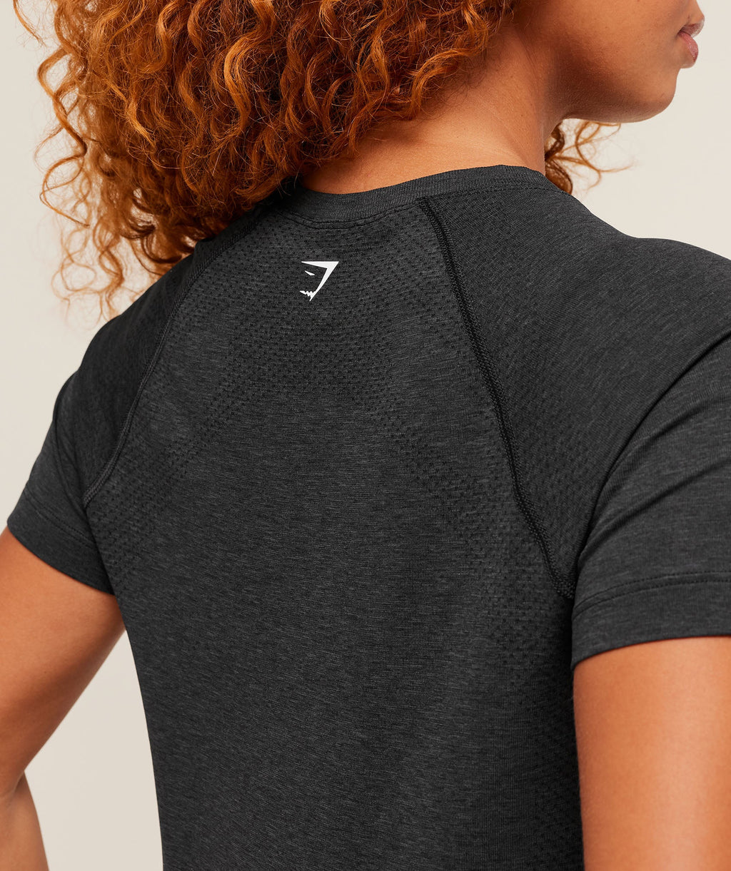 gymshark-vital-seamless-2-0-light-t-shirt-black-marl-ss22