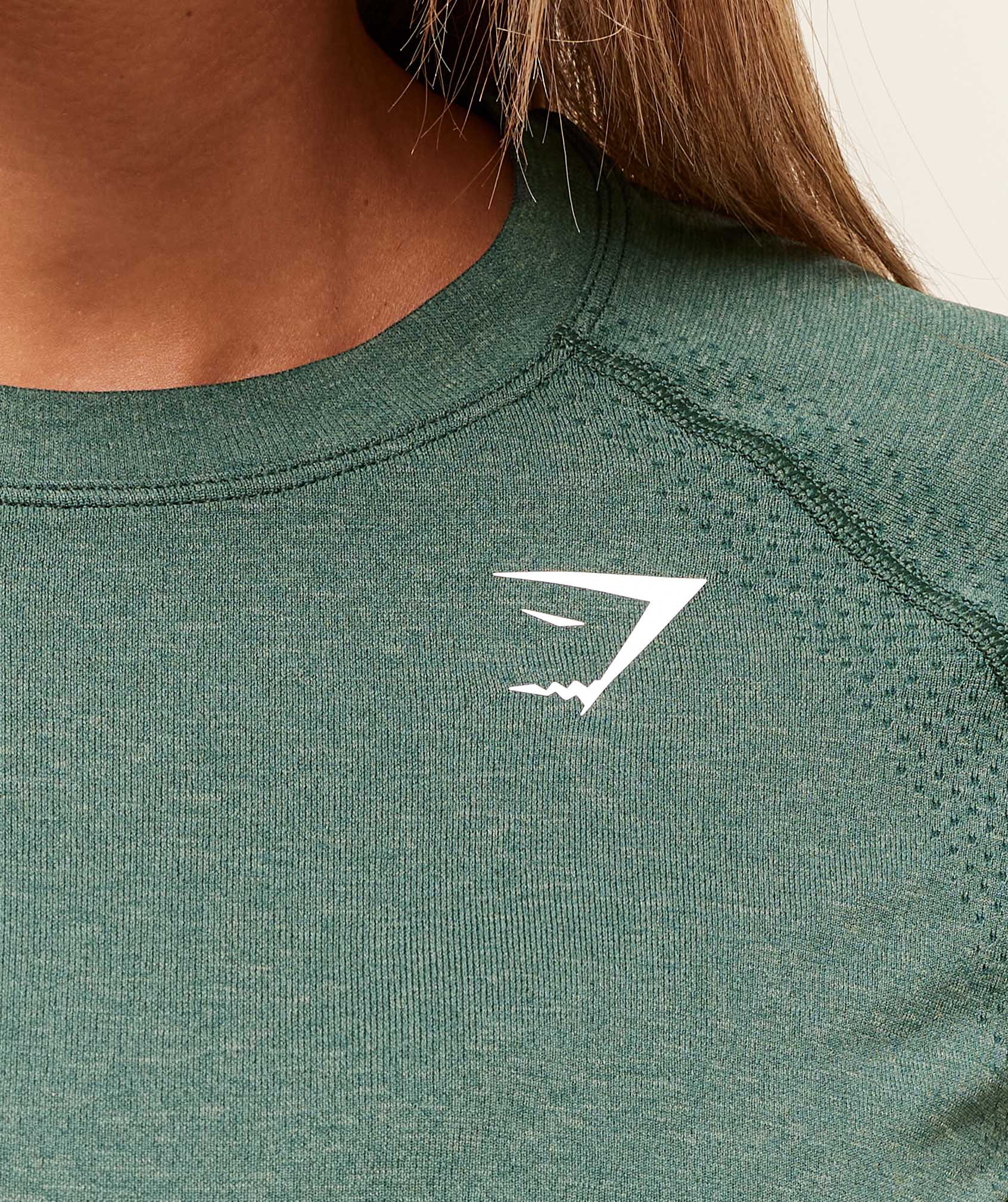 gymshark-vital-seamless-2-0-light-t-shirt-ss-tops-green-aw25-1