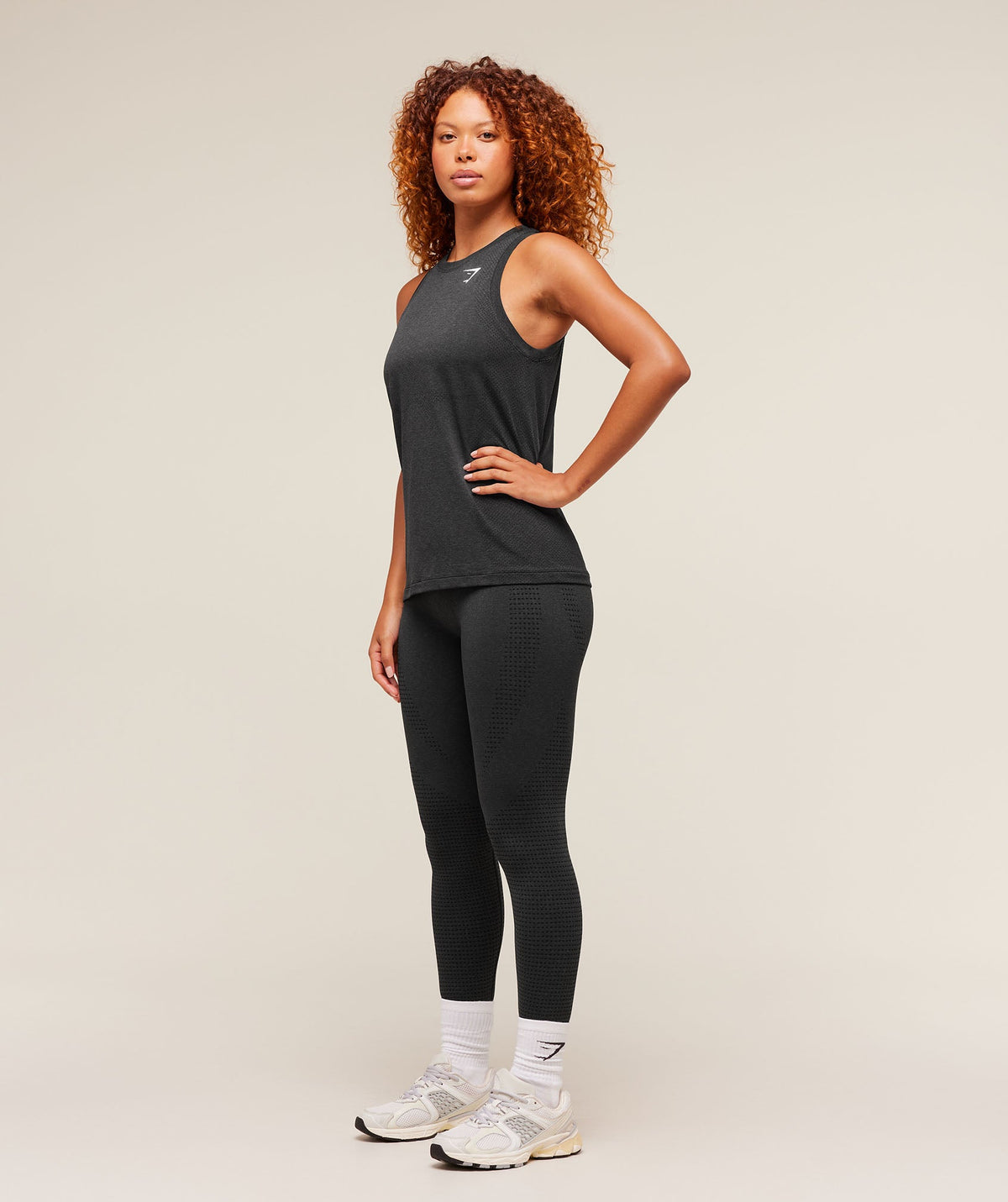 gymshark-vital-seamless-2-0-light-tank-black-marl-ss22
