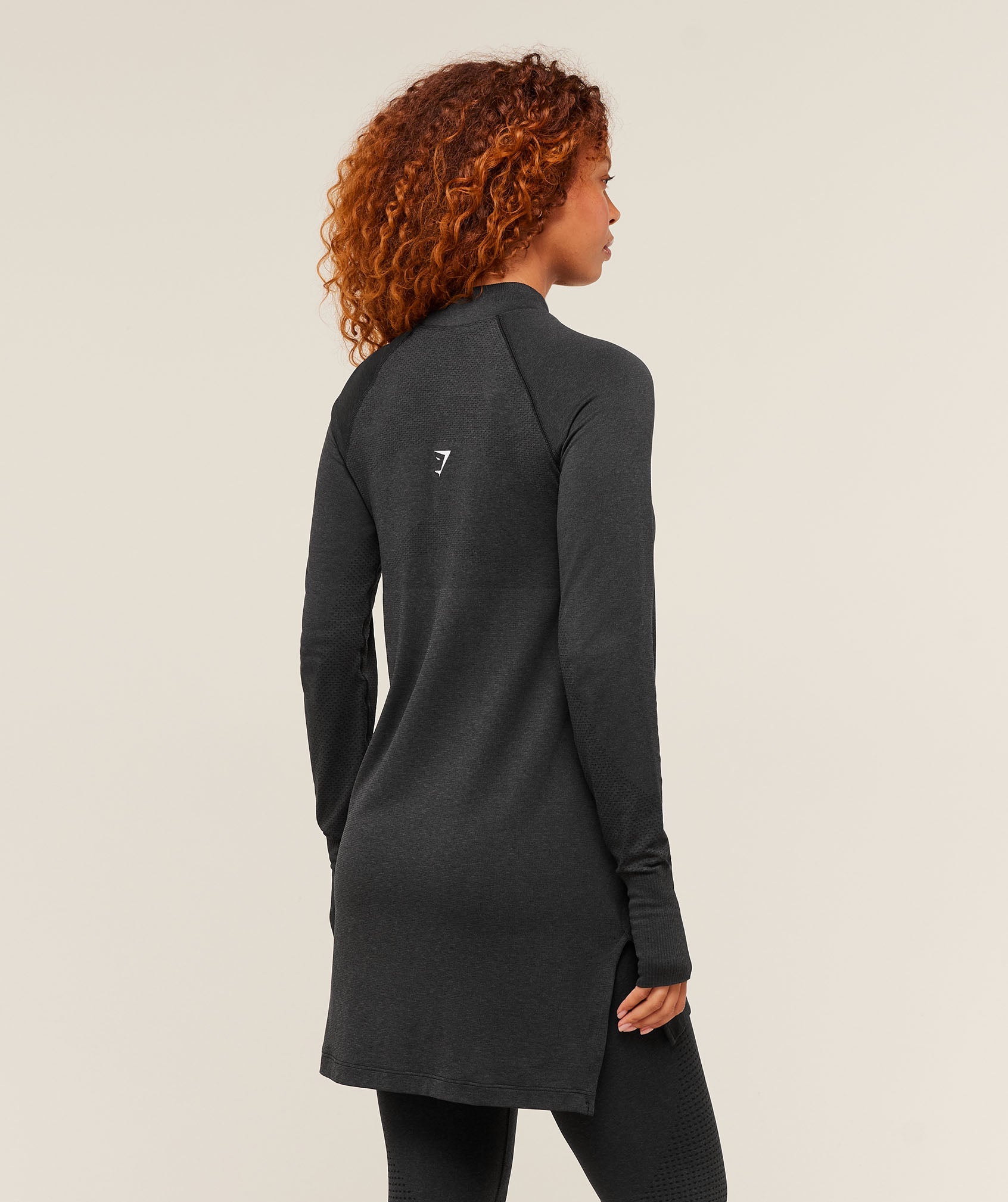 gymshark-vital-seamless-long-line-top-black-marl-aw22