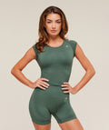 gymshark-vital-seamless-scoop-neck-top-crop-tops-green-aw25