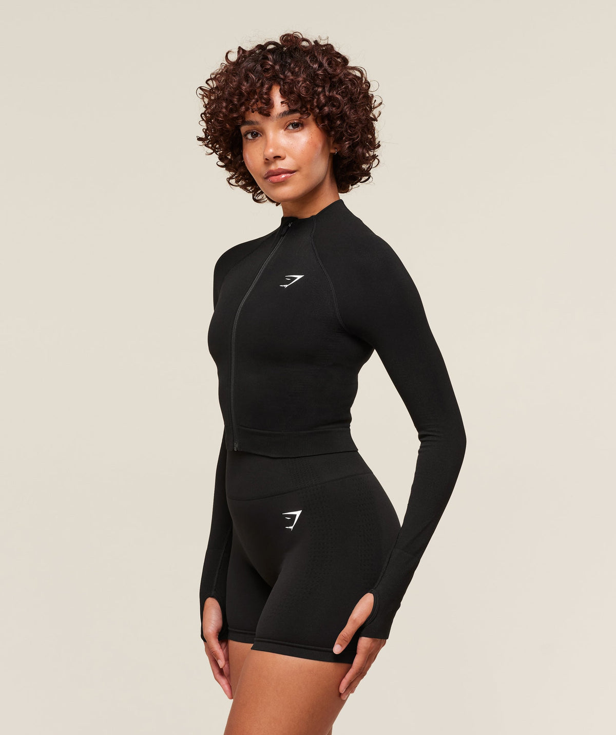 gymshark-vital-seamless-midi-zip-2-0-pullover-jackets-outerwear-black-ss25