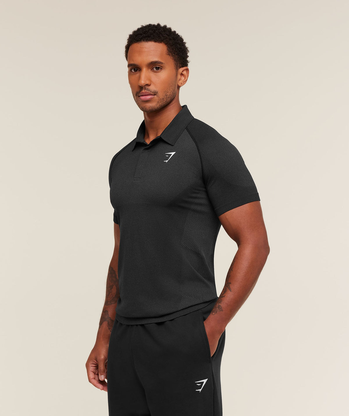 gymshark-vital-seamless-polo-ss-tops-black-aw25