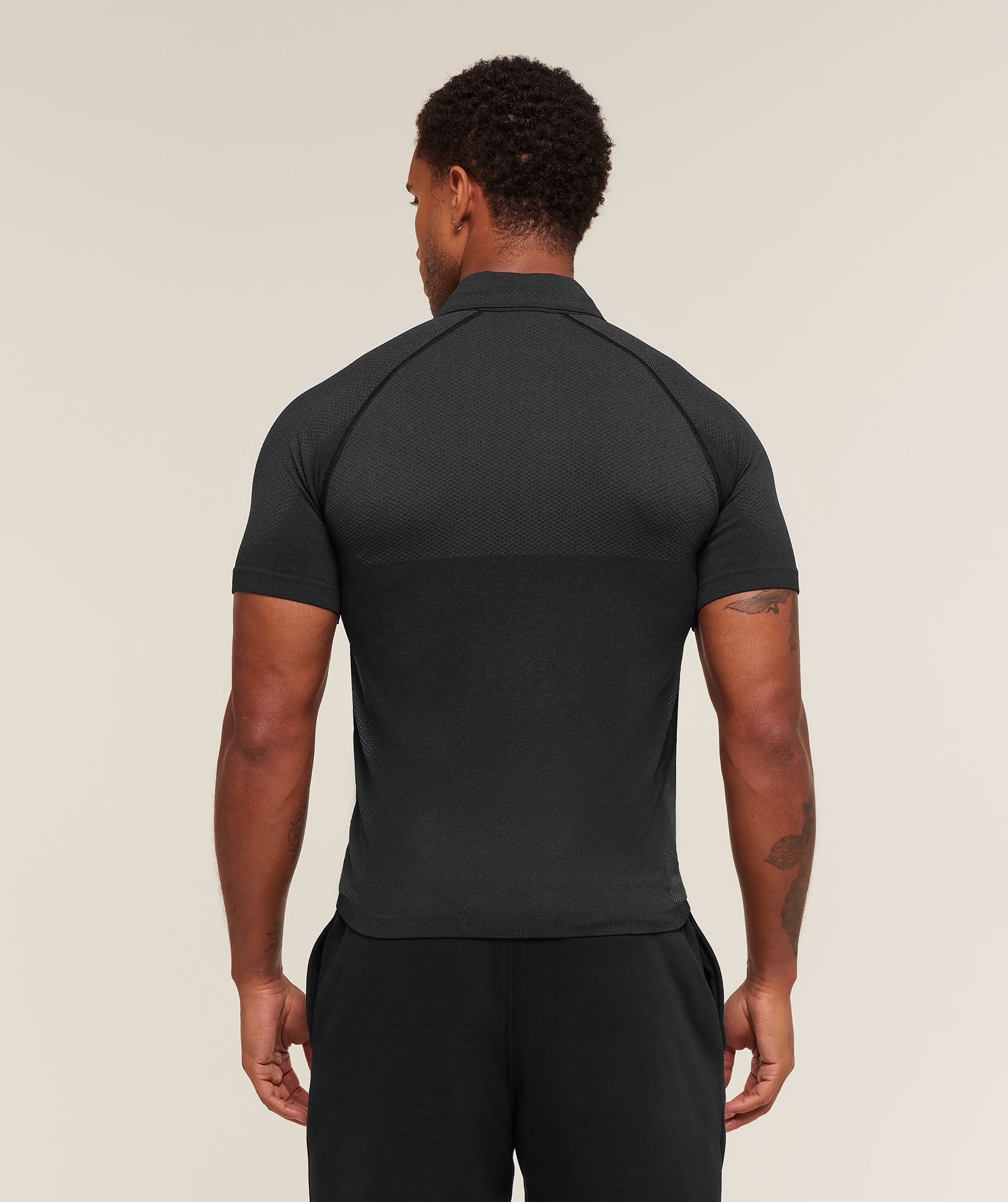 gymshark-vital-seamless-polo-ss-tops-black-aw25