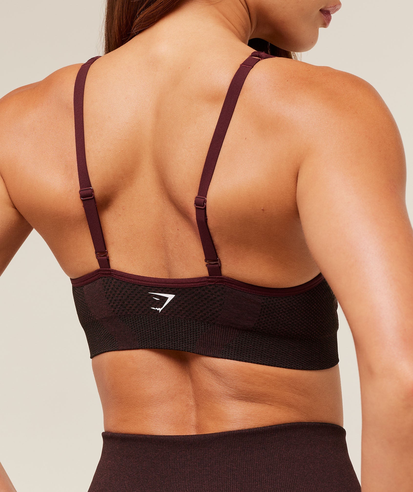 gymshark-vital-seamless-v-neck-sports-bra-sports-bras-brown-aw25