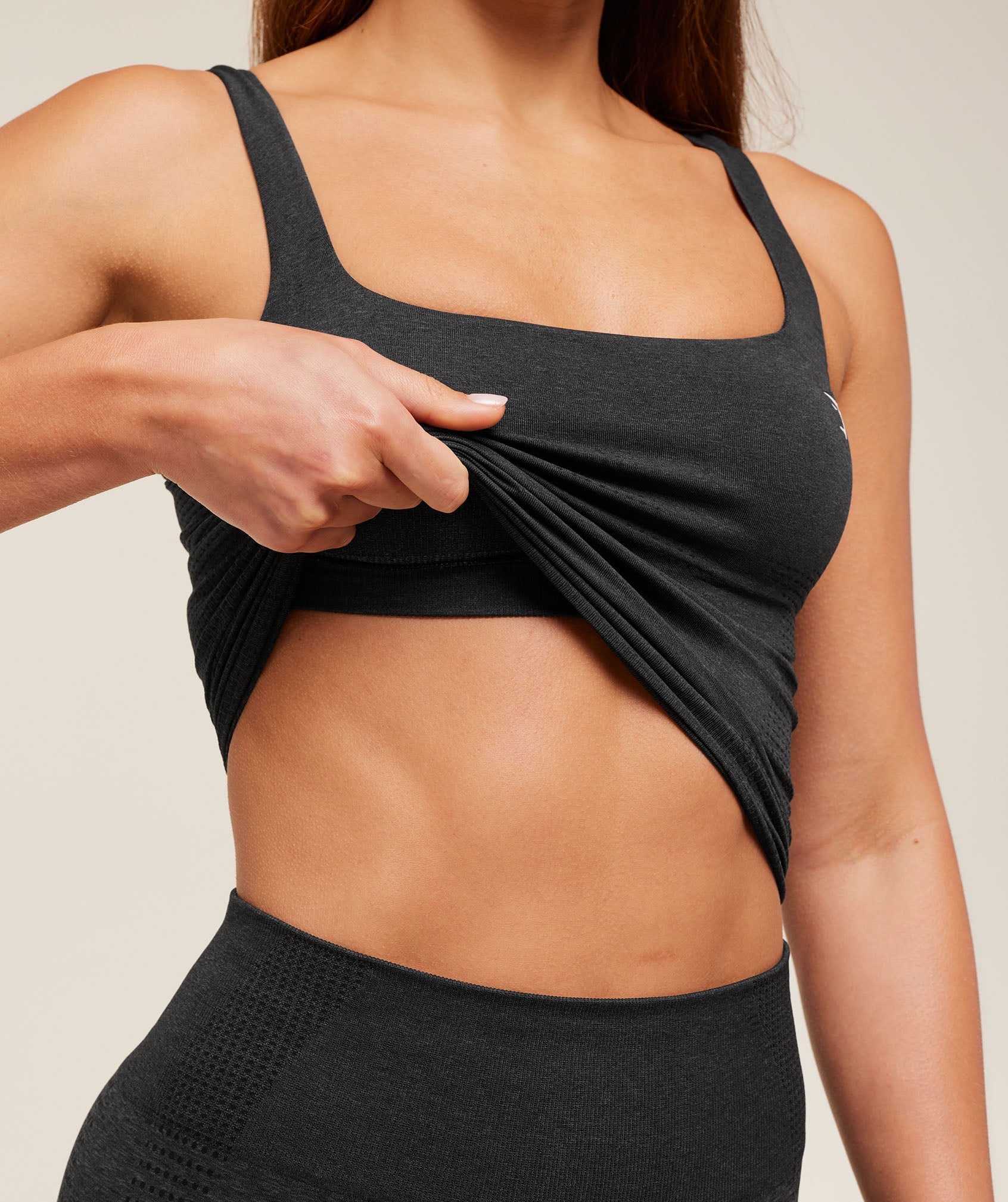 gymshark-vital-seamless-tank-with-shelf-sleeveless-tops-black-aw25