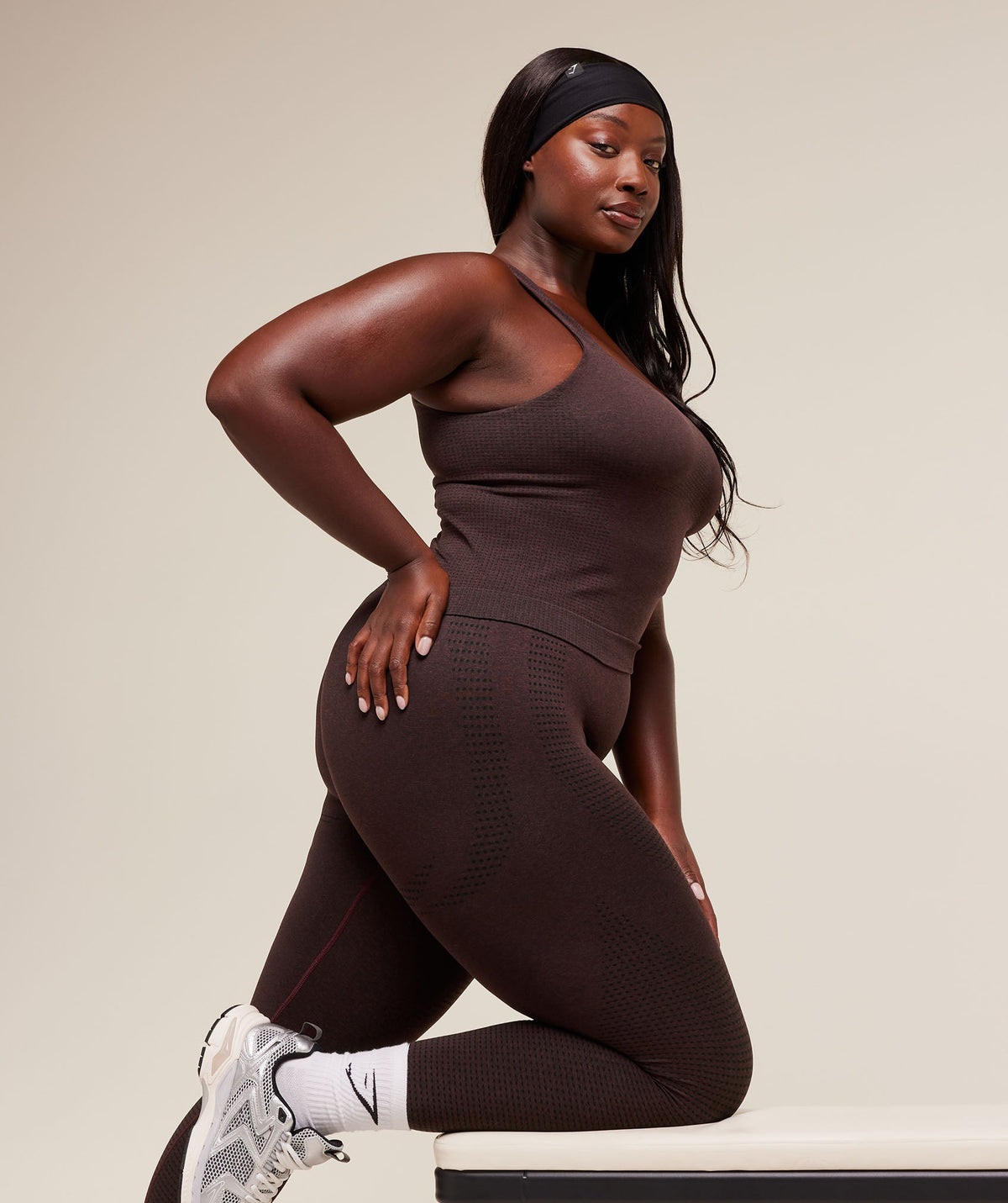 gymshark-vital-seamless-tank-with-shelf-sleeveless-tops-brown-aw25
