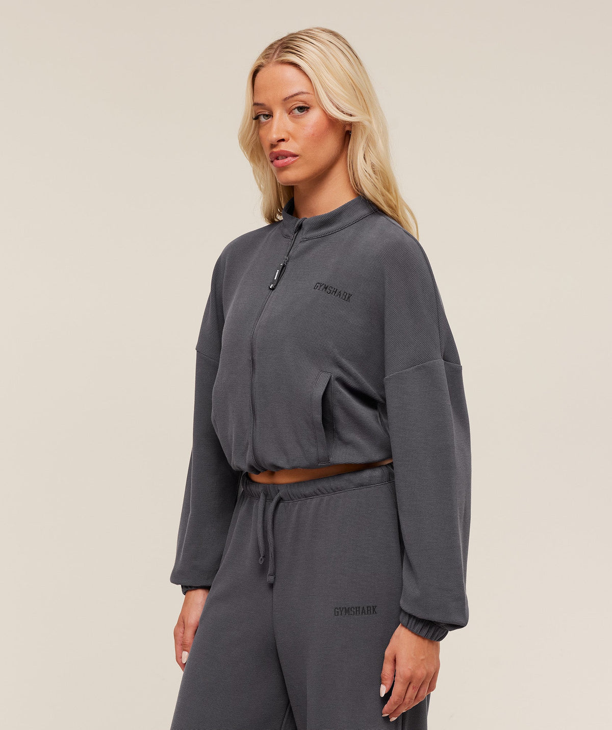 gymshark-waffle-midi-zip-up-jacket-jackets-outerwear-grey-aw25